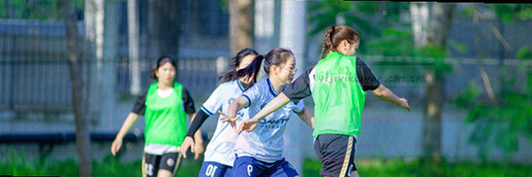 对话气泡图标组合，代表读者来信与专题讨论